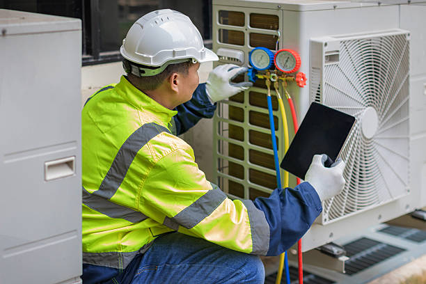 Professional Ac Installation technician working in Hufsmith, TX